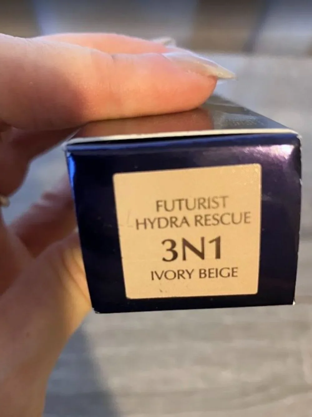 NIB Futurist Hydra Rescue Moisturizing Foundation SPF 45 3N1 (Ivory beige)